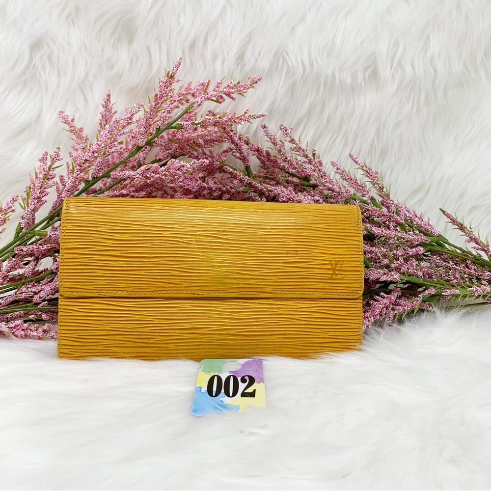 002 Authentic Louis Vuitton Yellow Epi Leather Datecode: CA0957